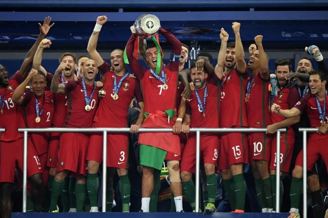 葡萄牙夺冠回国